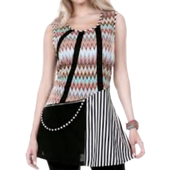 lily by firmiana Tops - Firmiana Sleeveless Tunic Chevron & Stripes Sz M